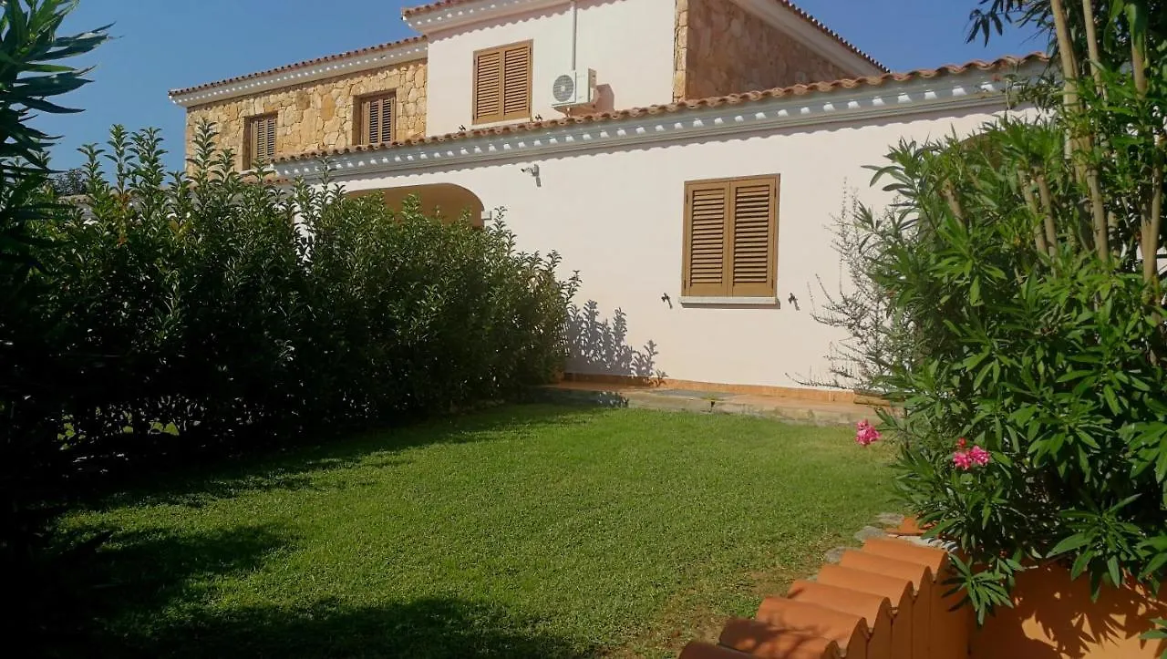 Appartamenti Residenziali trilocali 6 - 7 posti letto via Sardegna San Teodoro