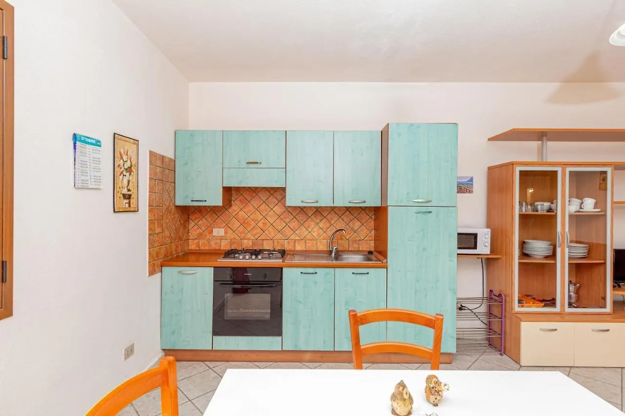 Appartamenti Residenziali trilocali 6 - 7 posti letto via Sardegna San Teodoro  Italia