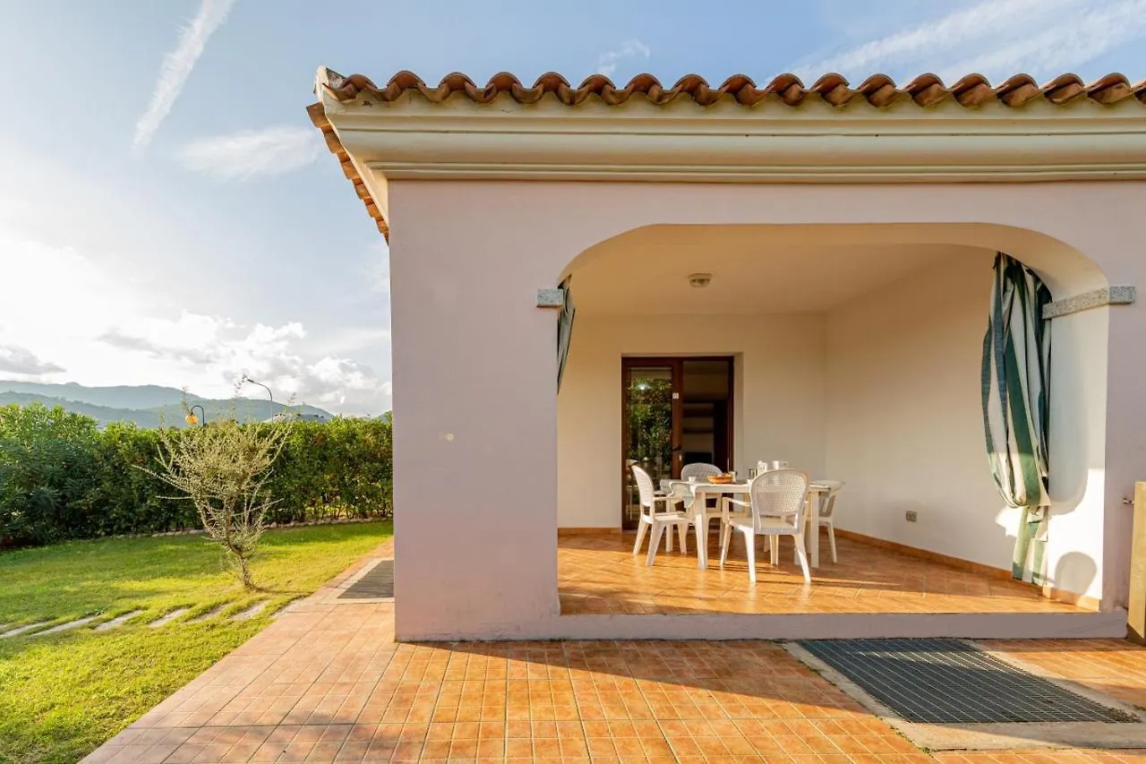 Appartamenti Residenziali trilocali 6 - 7 posti letto via Sardegna San Teodoro  0*, San Teodoro (Sardinia) Italia