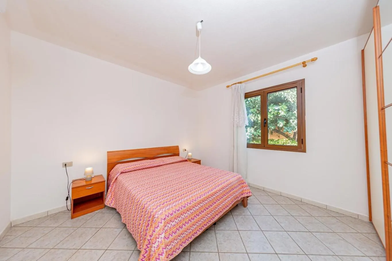 Appartamenti Residenziali trilocali 6 - 7 posti letto via Sardegna San Teodoro