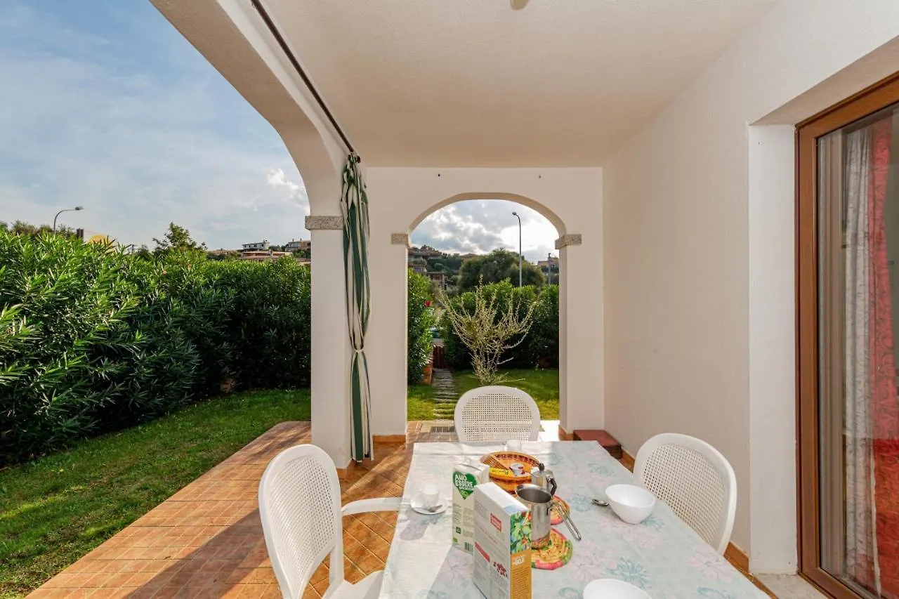 Appartamenti Residenziali trilocali 6 - 7 posti letto via Sardegna San Teodoro  Italia