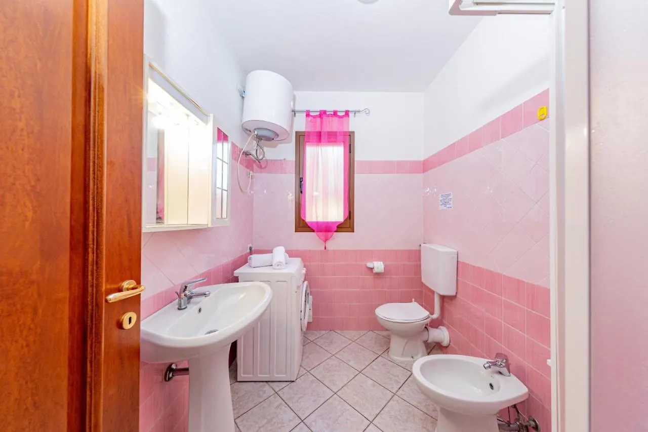 Appartamenti Residenziali trilocali 6 - 7 posti letto via Sardegna San Teodoro  0*, San Teodoro (Sardinia) Italia