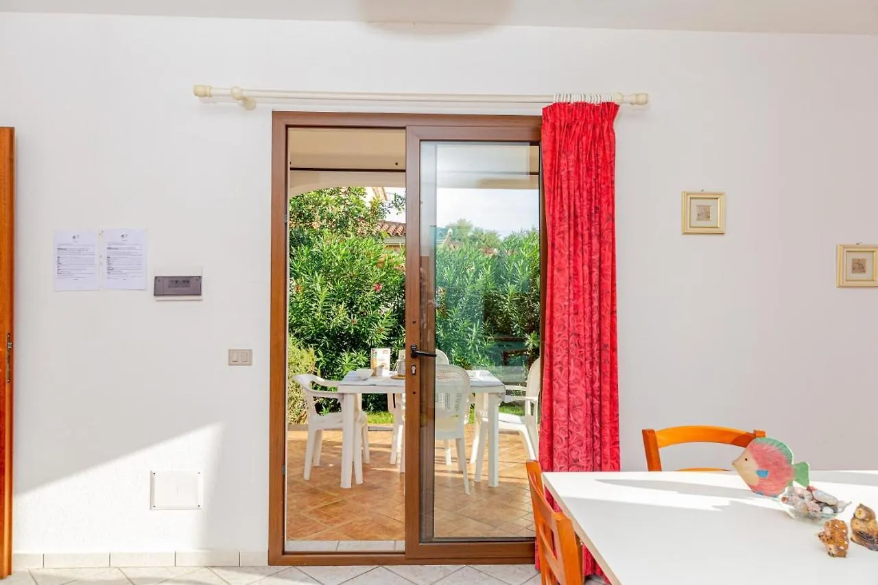 Appartamenti Residenziali trilocali 6 - 7 posti letto via Sardegna San Teodoro  Italia