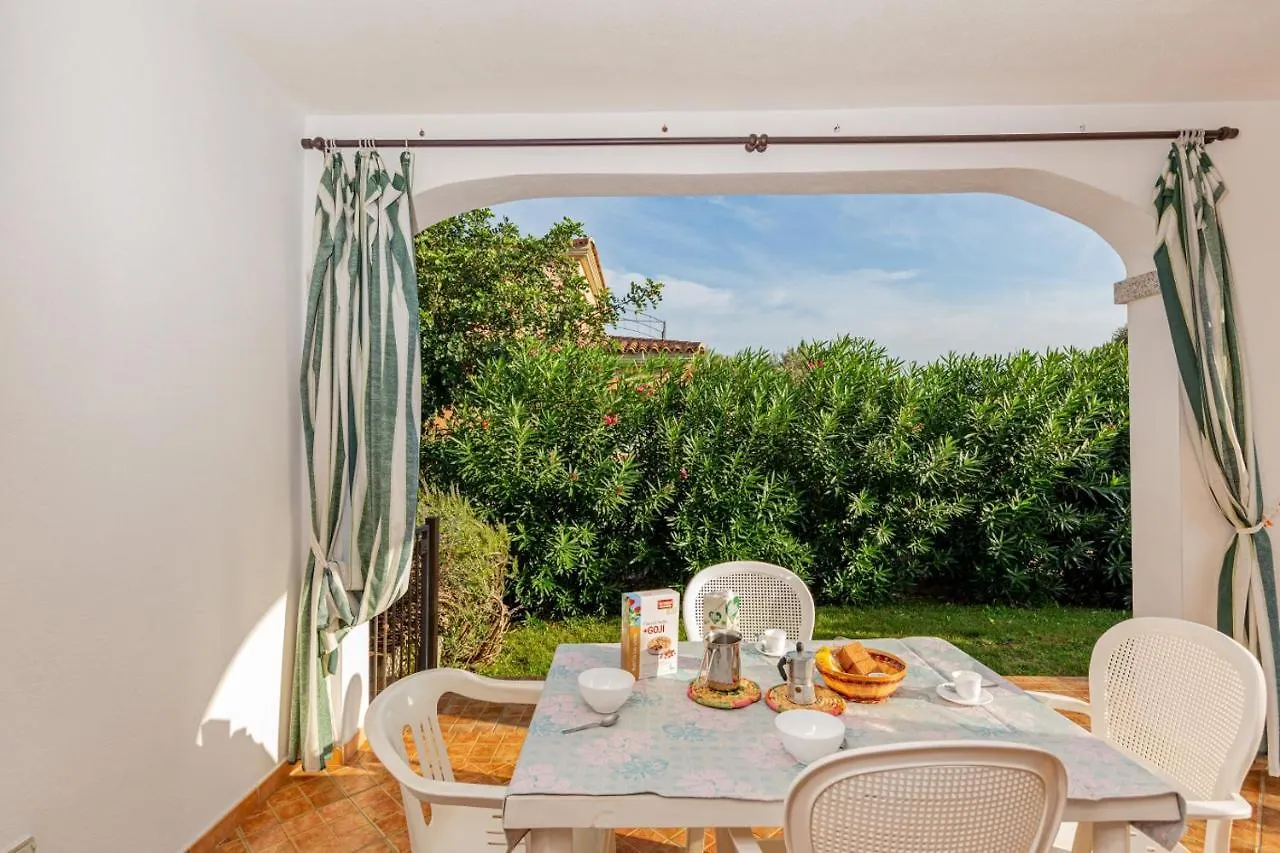 Appartamenti Residenziali trilocali 6 - 7 posti letto via Sardegna San Teodoro  0*, San Teodoro (Sardinia)