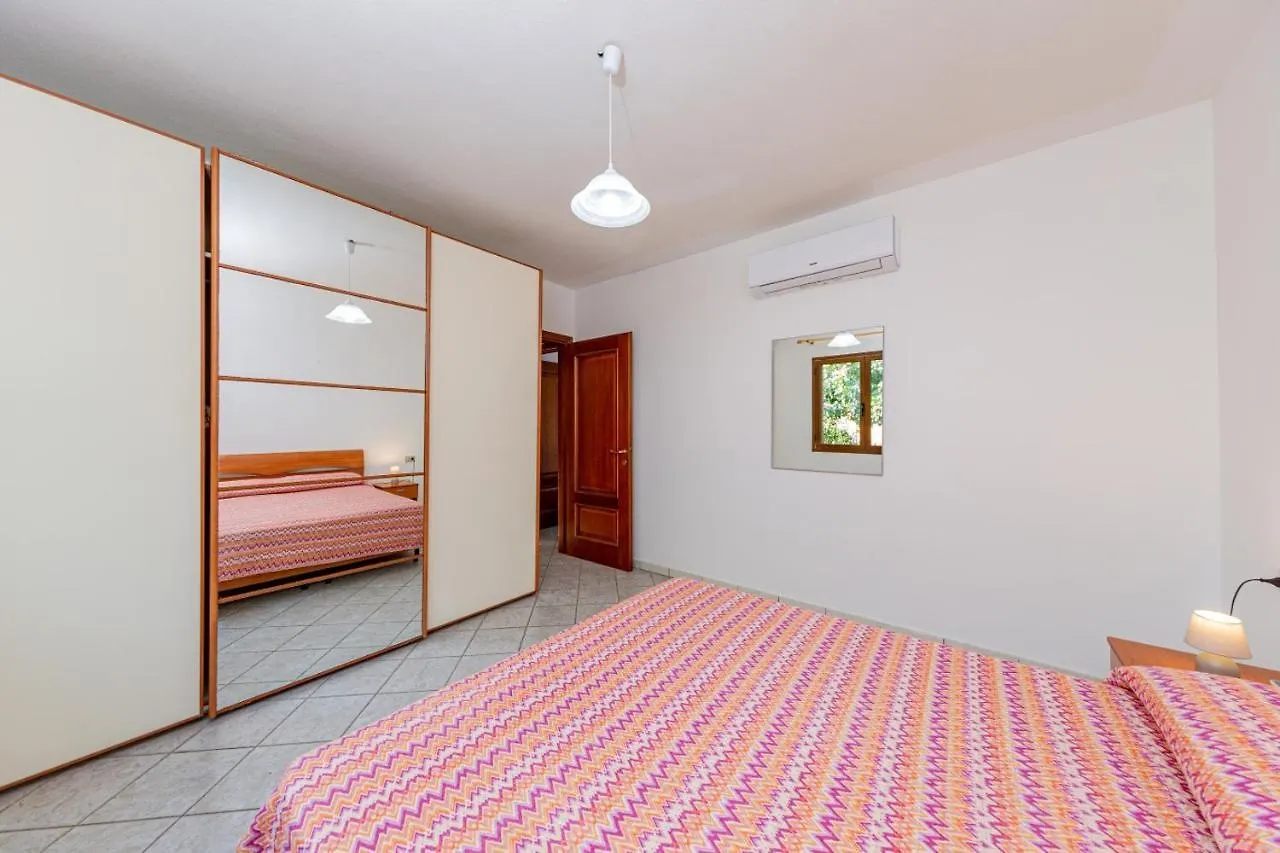 Appartamenti Residenziali trilocali 6 - 7 posti letto via Sardegna San Teodoro