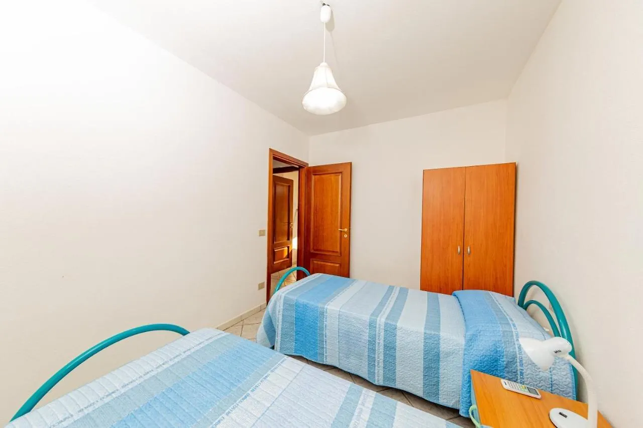 Appartamenti Residenziali trilocali 6 - 7 posti letto via Sardegna San Teodoro  San Teodoro (Sardinia)