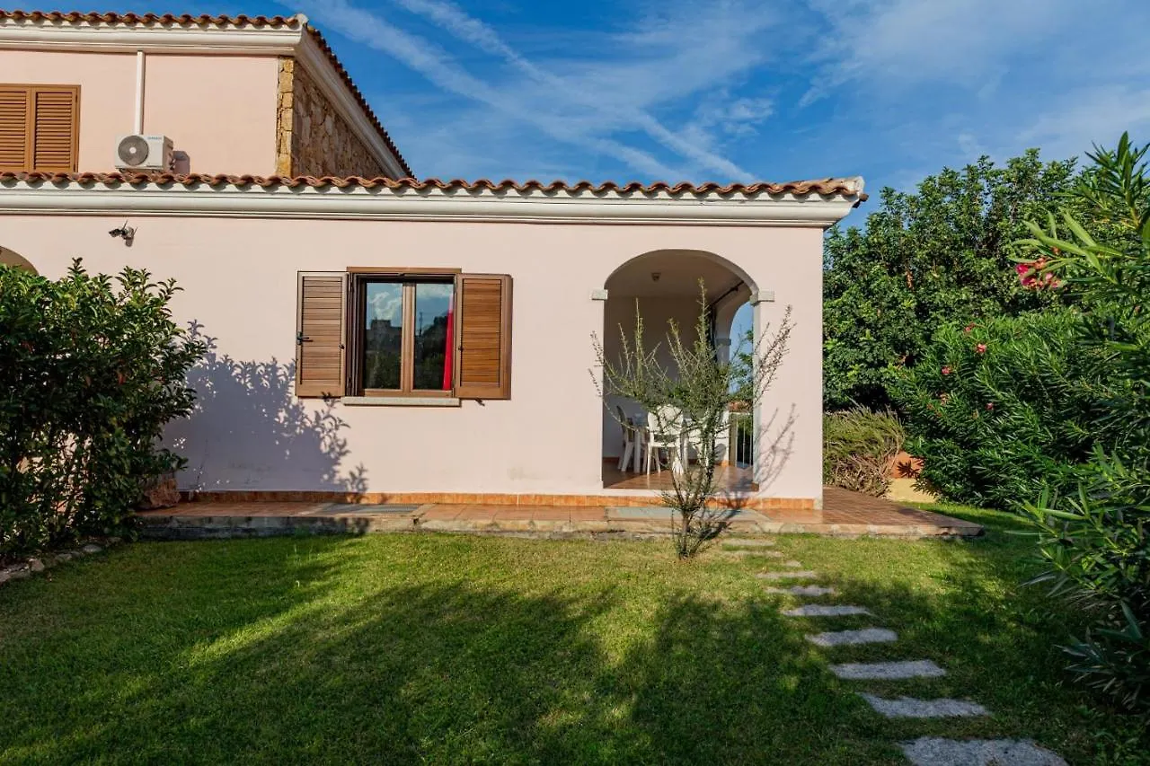 Appartamenti Residenziali trilocali 6 - 7 posti letto via Sardegna San Teodoro